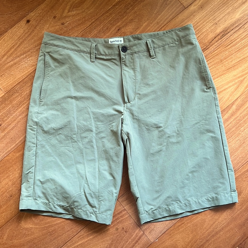 Timberland men’s zippered shorts. Size waist, 36. These shorts have belt loops.